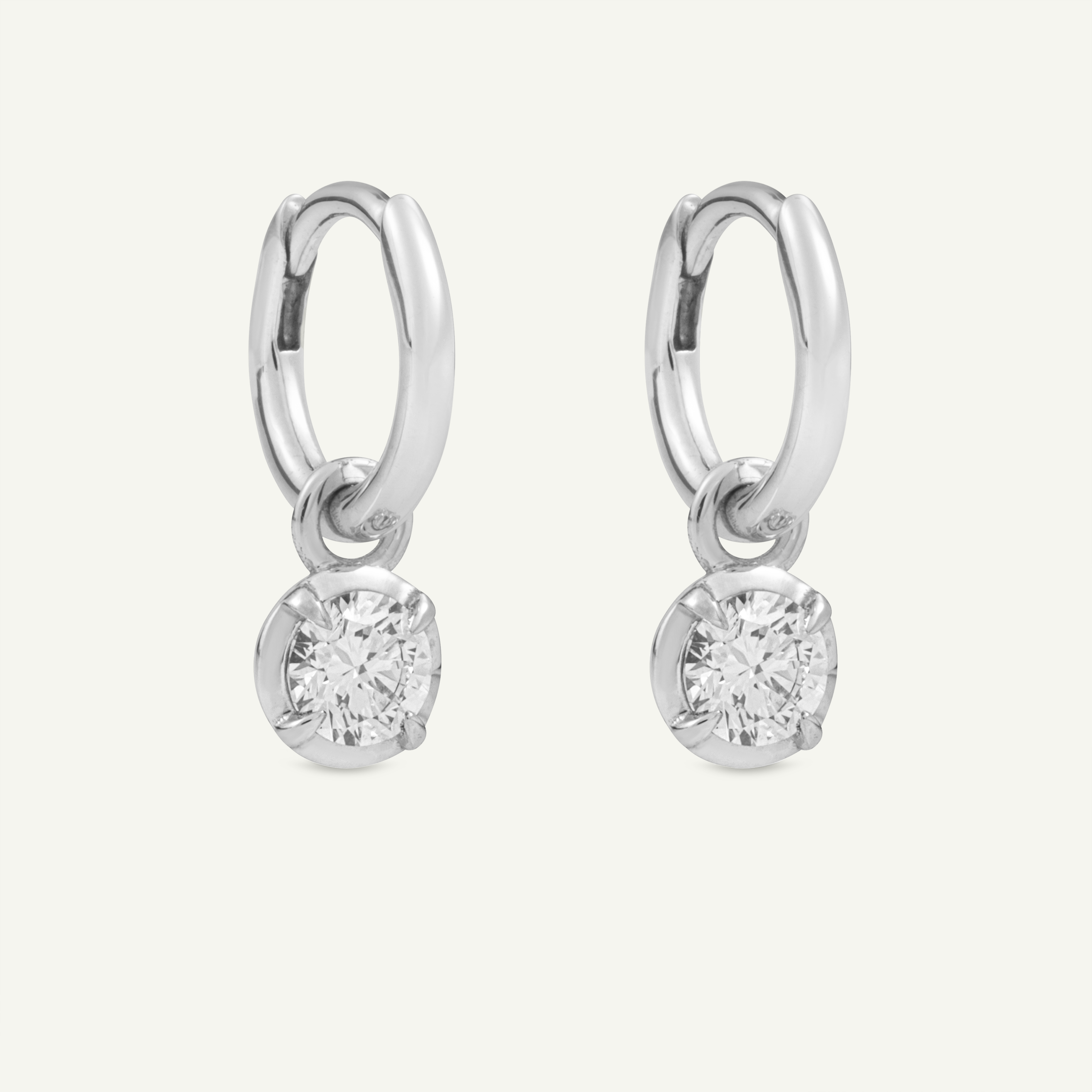 Medium Round Kildonan White Gold Earrings